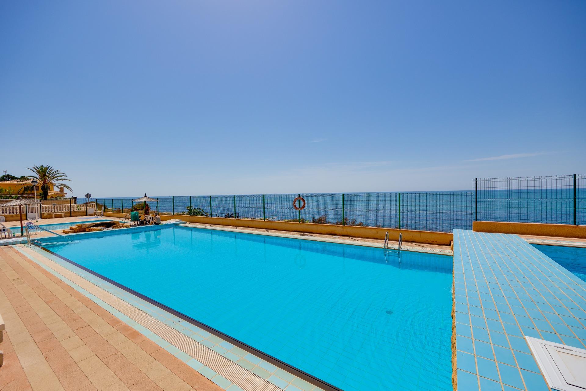 Apartamento con vistas al mar a solo 100 metros de la playa  - foto 32