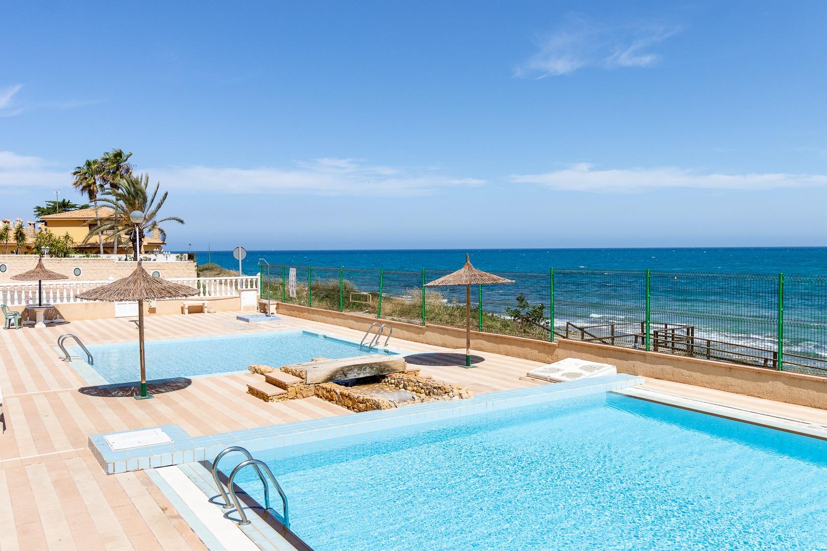 Apartamento con vistas al mar a solo 100 metros de la playa  - foto 38
