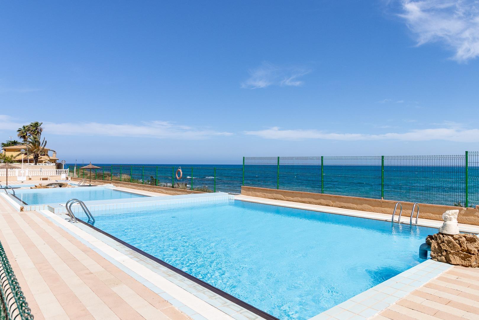 Apartamento con vistas al mar a solo 100 metros de la playa  - foto 40