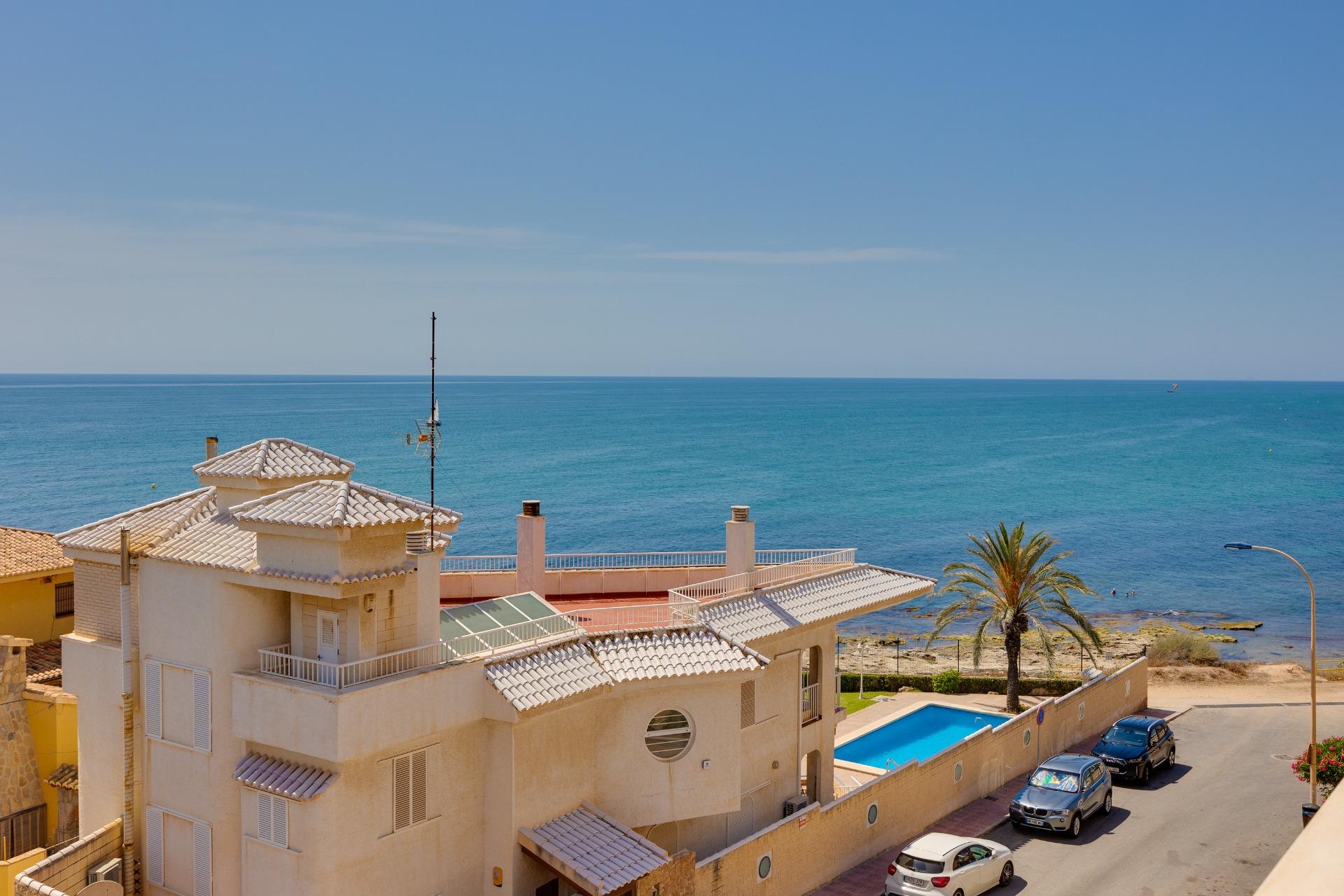 Apartamento con vistas al mar a solo 100 metros de la playa  - foto 47