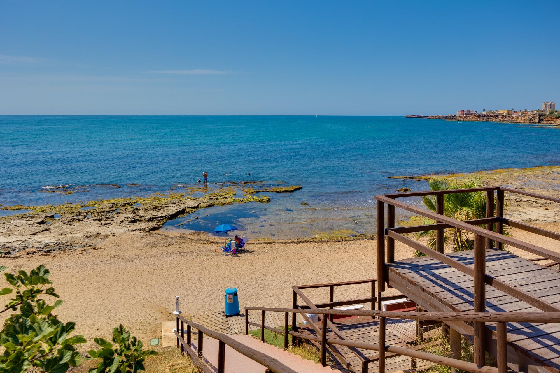 Apartamento con vistas al mar a solo 100 metros de la playa  - foto 48