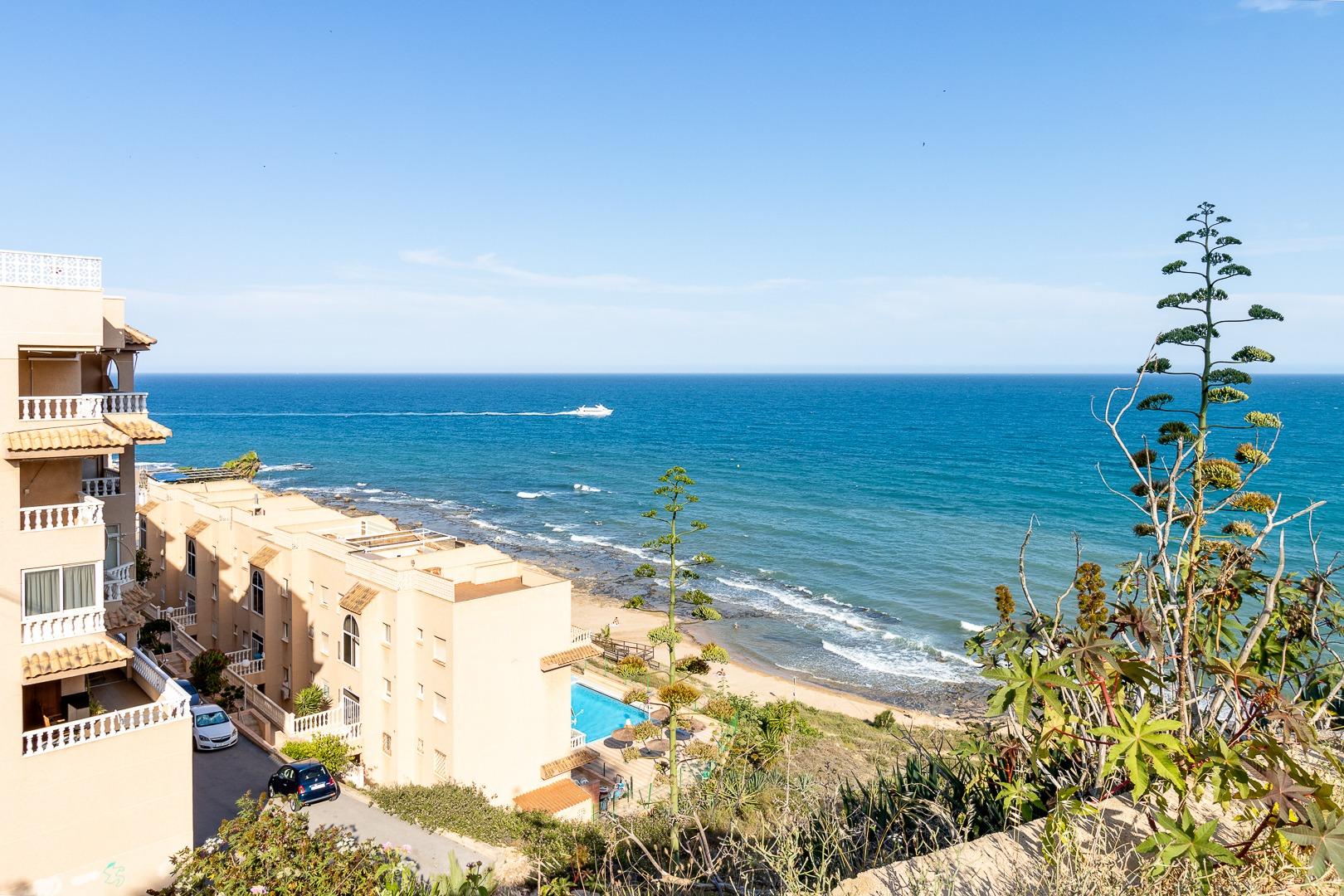 Apartamento con vistas al mar a solo 100 metros de la playa  - foto 50