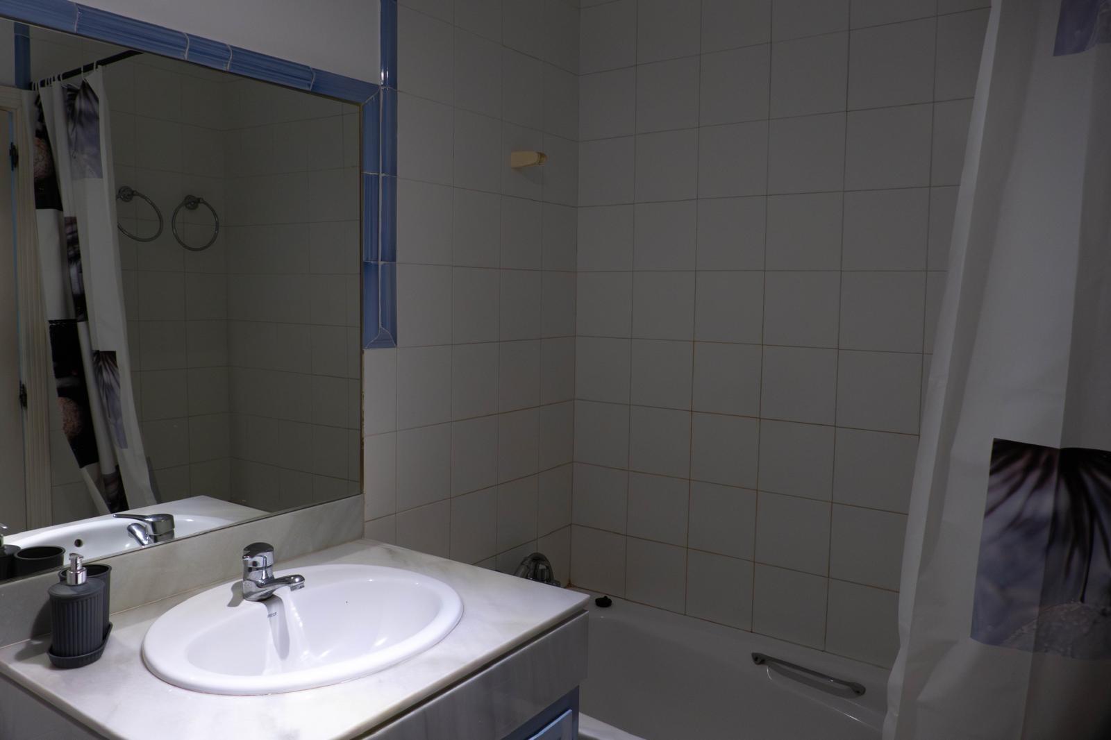 CHOLLO!!! Apartamento de 125 m2 de 3 dormitorios y dos baños - foto 13