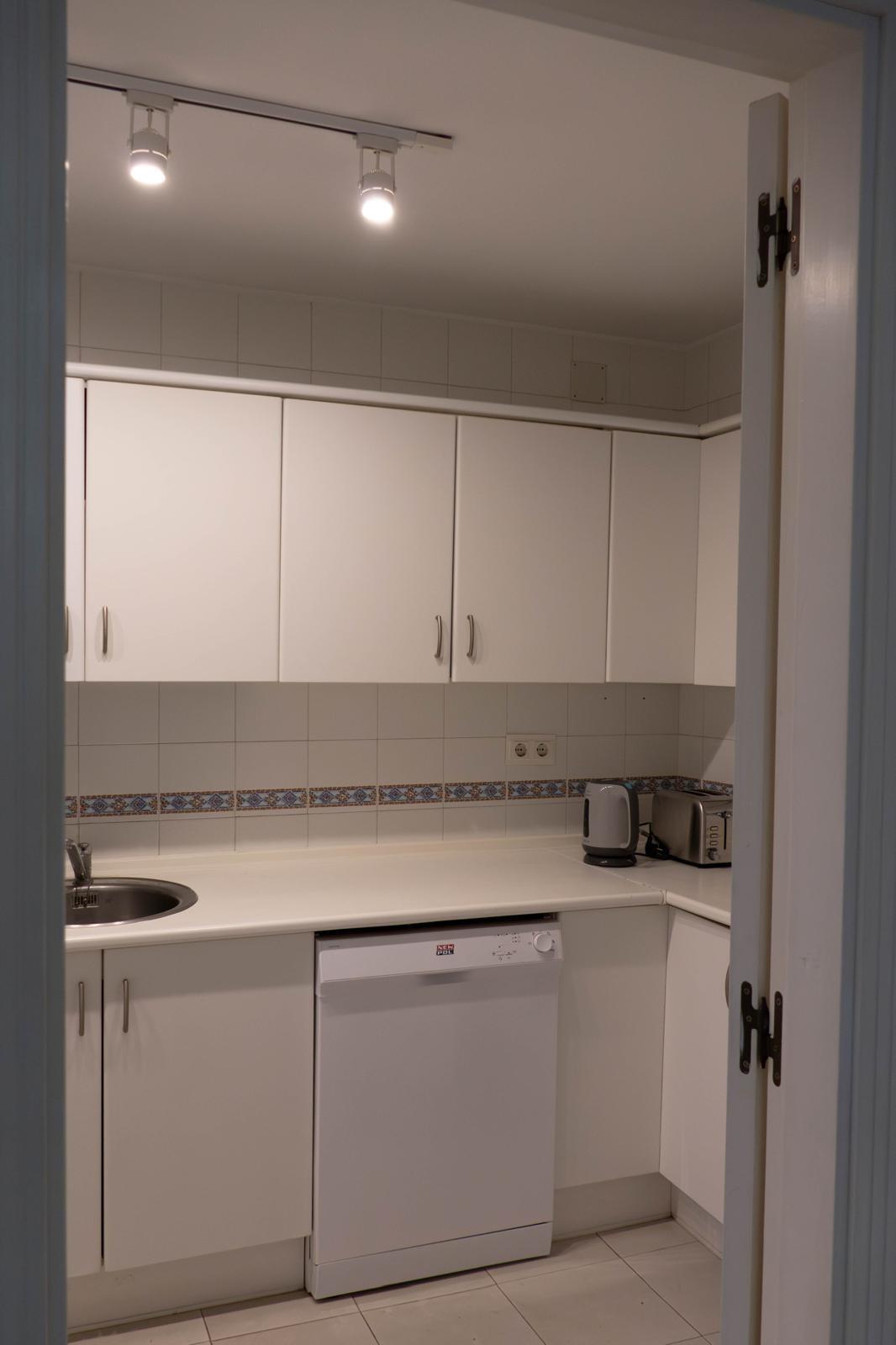 CHOLLO!!! Apartamento de 125 m2 de 3 dormitorios y dos baños - foto 30