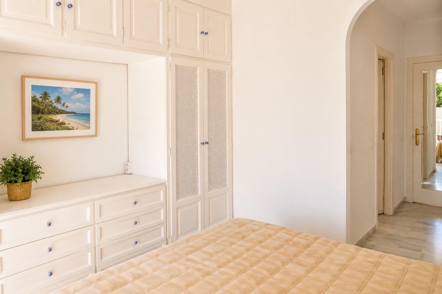 CHOLLO!!! Apartamento de 125 m2 de 3 dormitorios y dos baños - foto 5