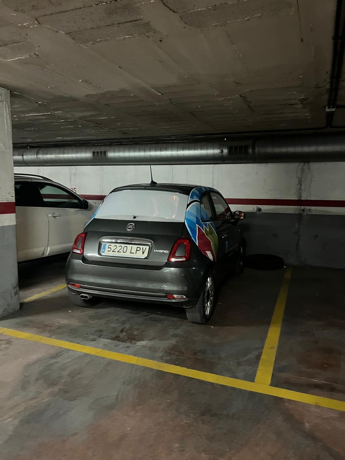 Varias plazas de parking para coche grande en venta - foto 12
