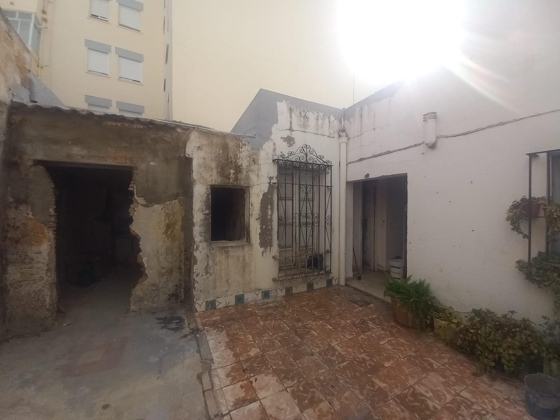 CASA PARA REFORMAR EN EL CENTRO