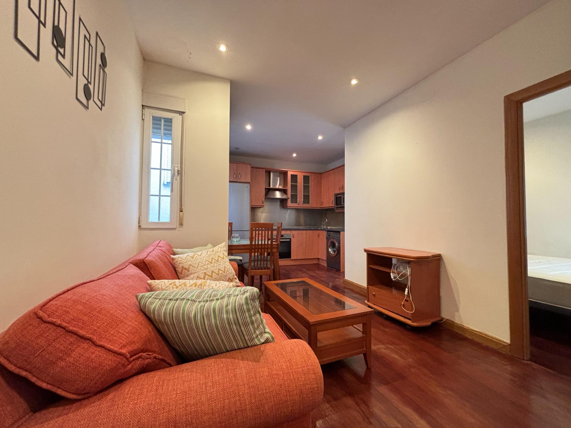 Piso en alquiler de 1 habitación en calle Fernández de los R - foto 2