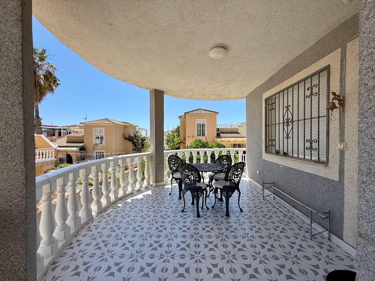 Villa 4 habitaciones 191m² en venta - Punta Prima - foto 2