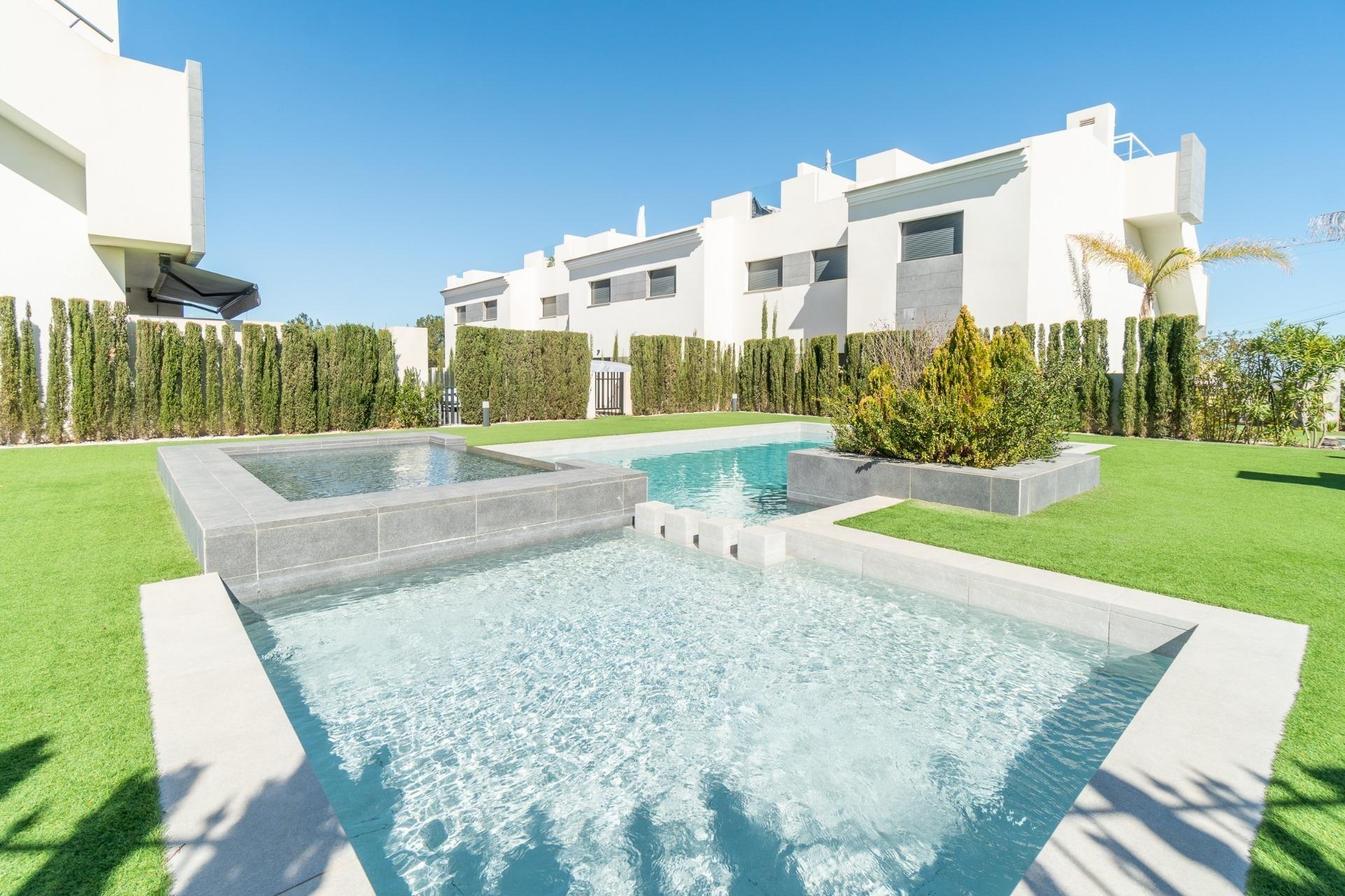 Bungalow en planta baja en Los Balcones(Torrevieja) - foto 2