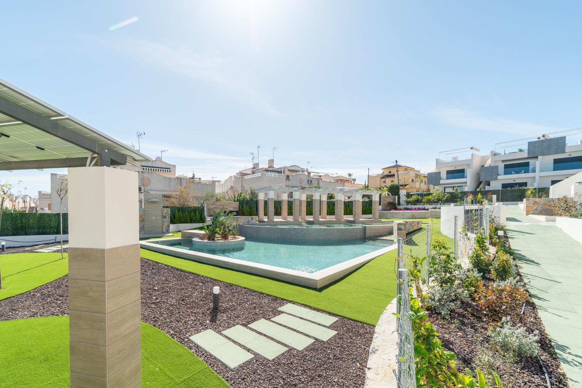 Bungalow en planta baja en Los Balcones(Torrevieja) - foto 3