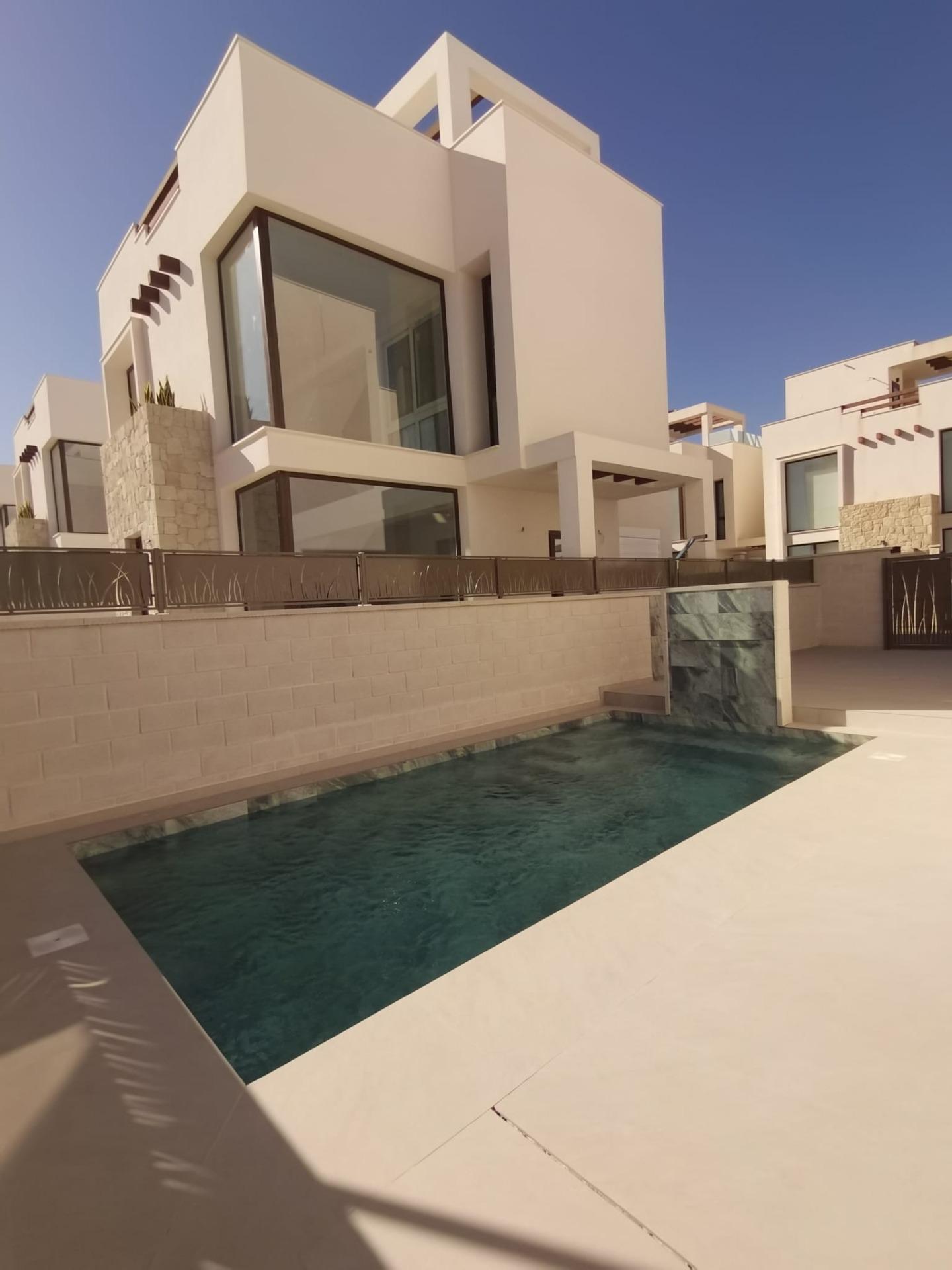 Exquisita Villa con Piscina Privada y Jardín en  Rojales