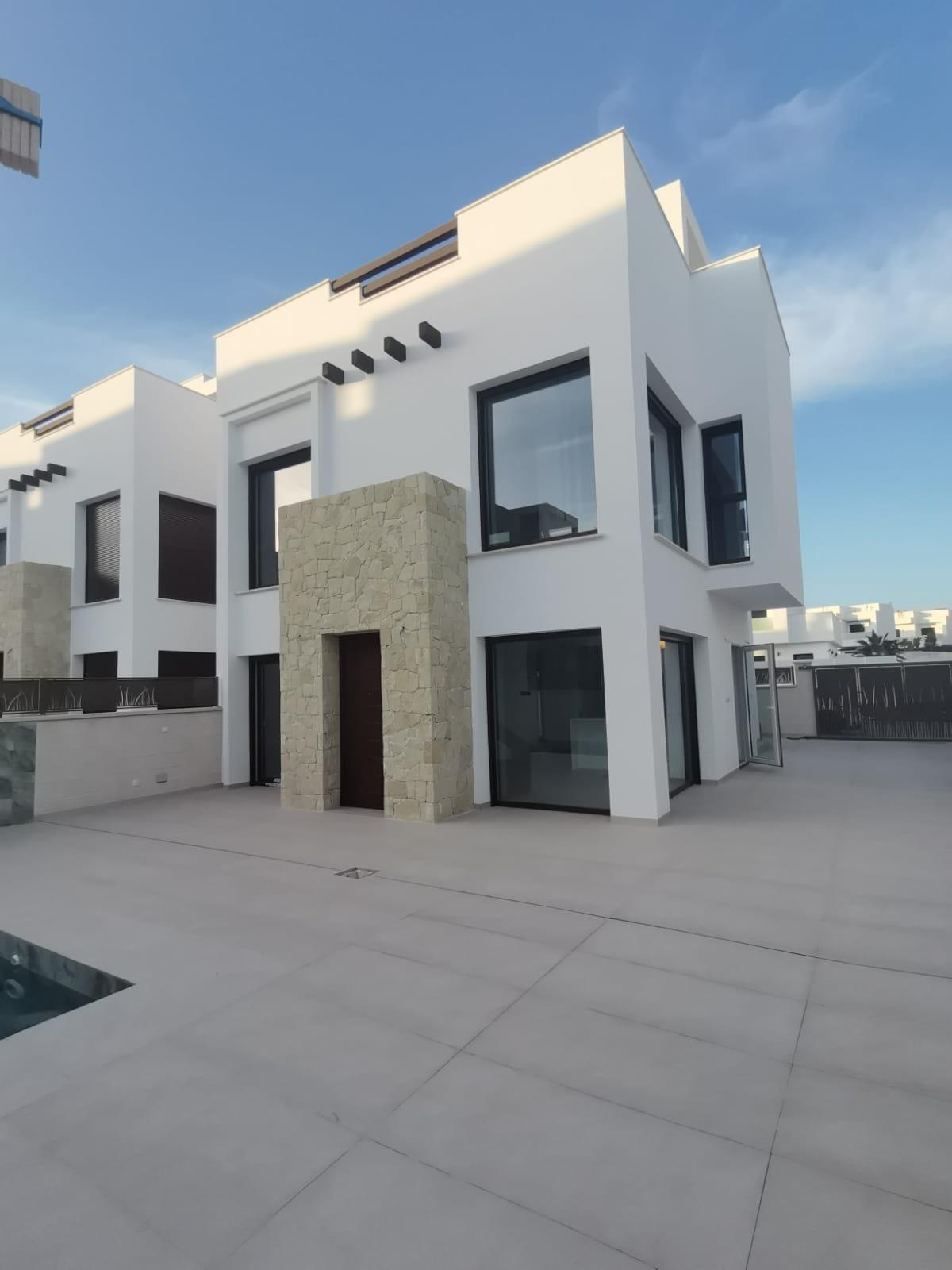 VILLA DE LUJO EN LOS MONTESINOS