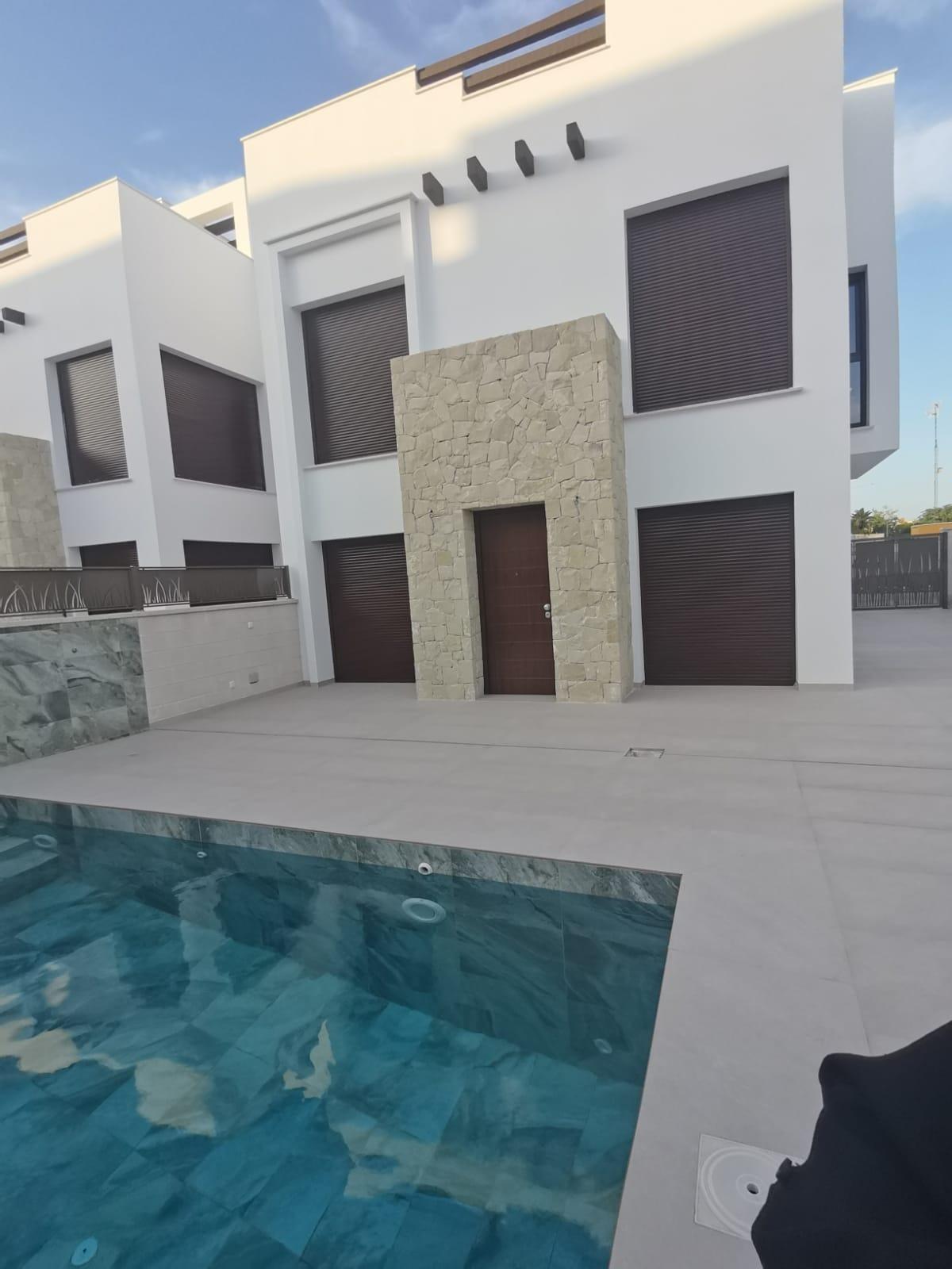 VILLA DE LUJO EN LOS MONTESINOS - foto 2