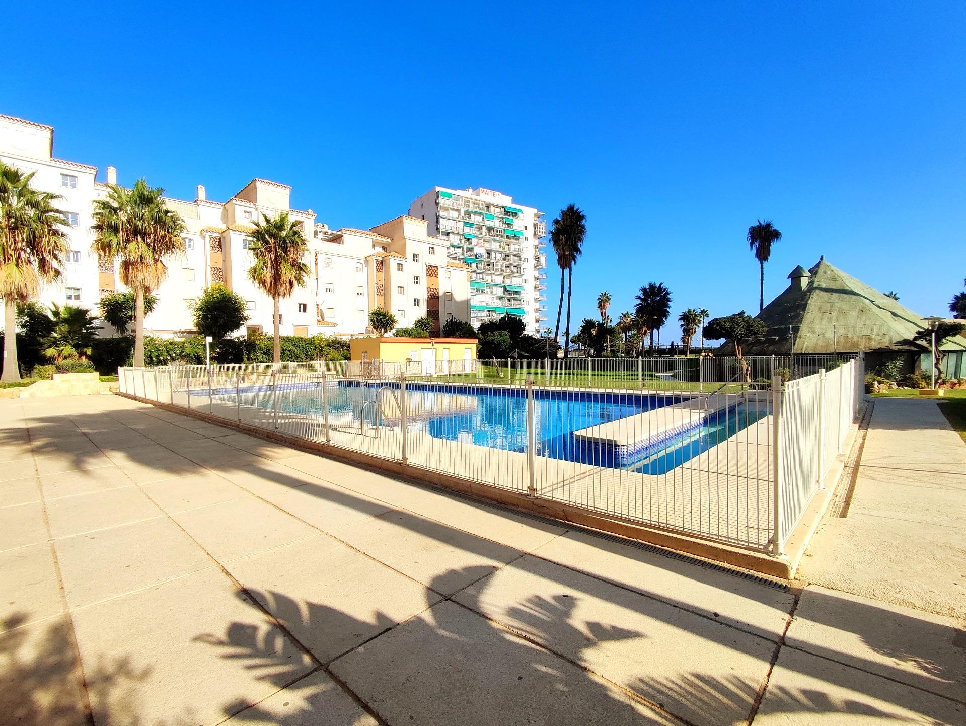 ESTUDIO EN PRIMERA LÍNEA DE PLAYA, BENALMÁDENA - foto 2