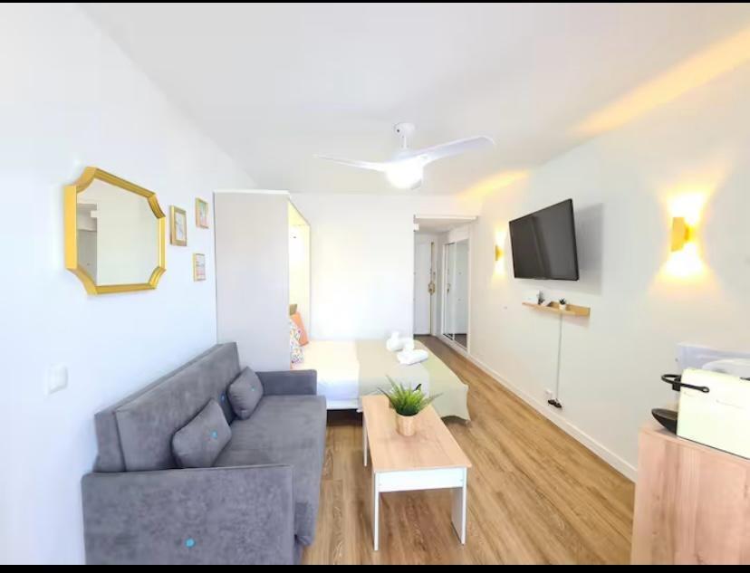 ESTUDIO EN PRIMERA LÍNEA DE PLAYA, BENALMÁDENA - foto 11