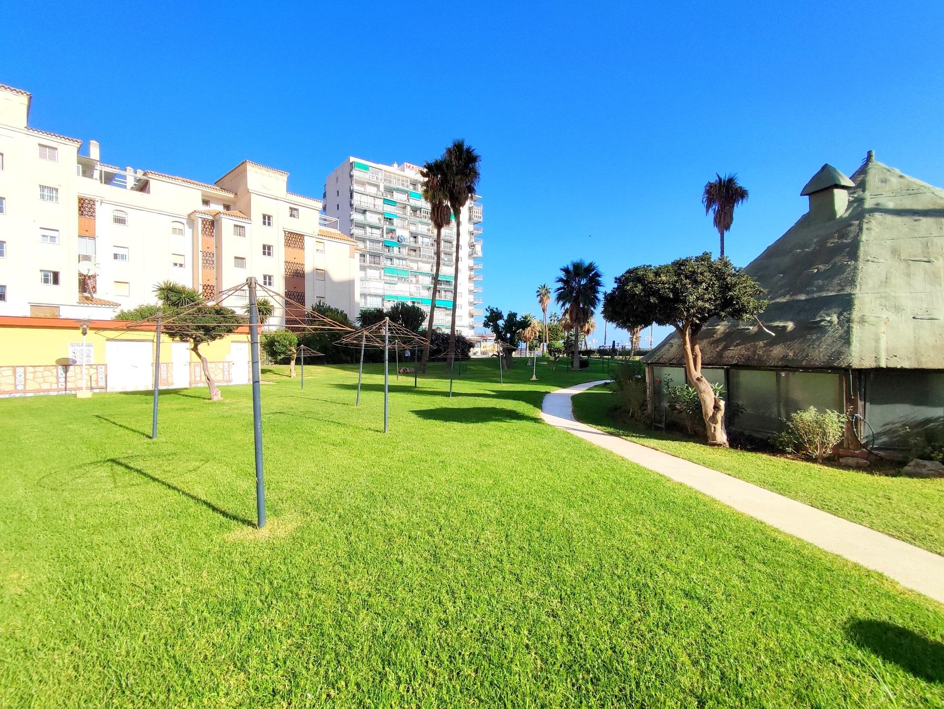 ESTUDIO EN PRIMERA LÍNEA DE PLAYA, BENALMÁDENA - foto 3