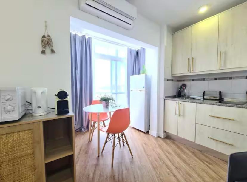 ESTUDIO EN PRIMERA LÍNEA DE PLAYA, BENALMÁDENA - foto 10