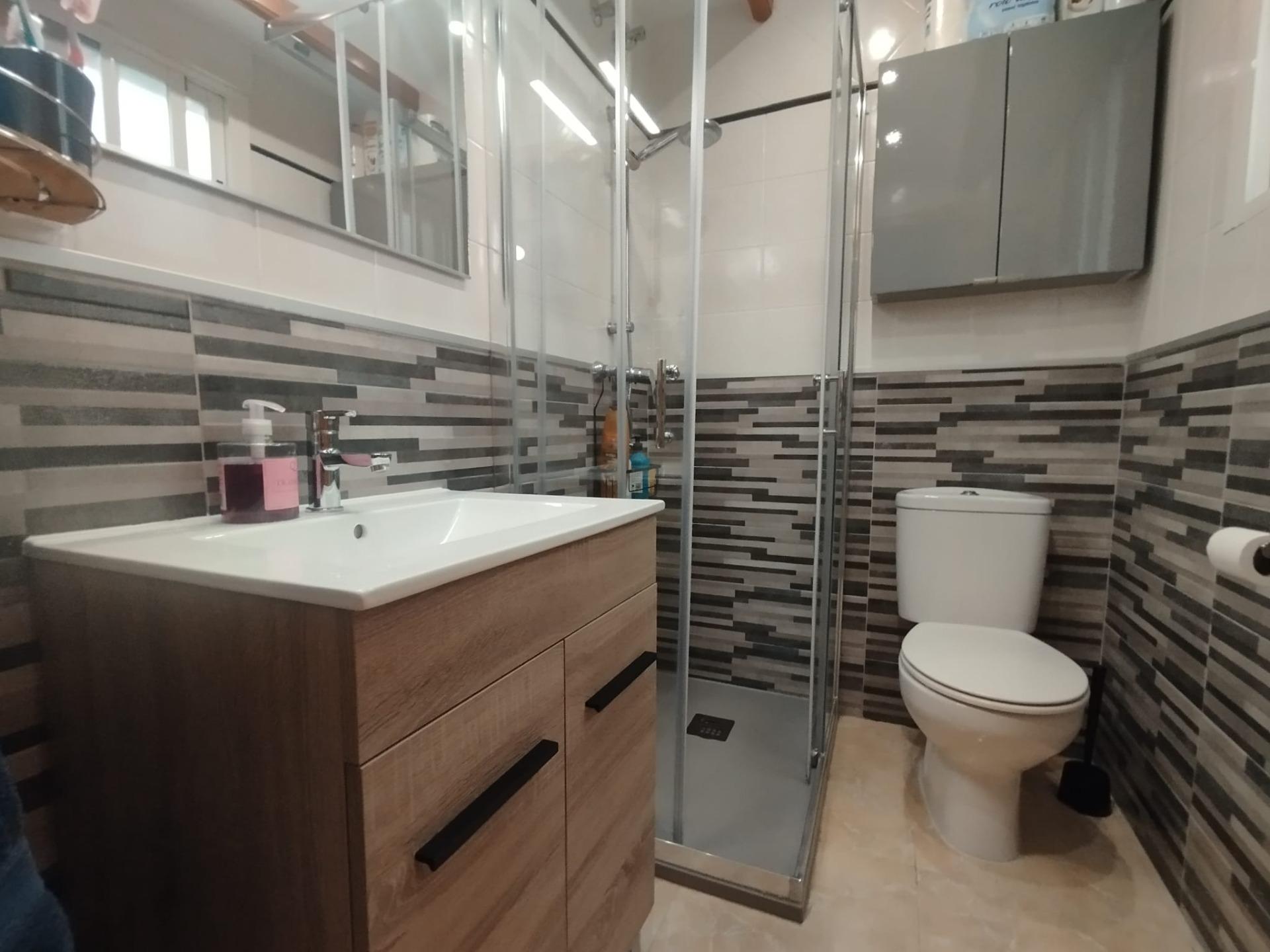Luminoso apartamento reformado en el centro de Guardamar del - foto 11