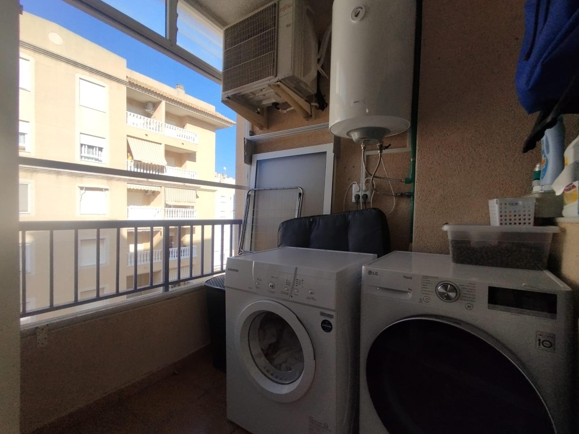 Luminoso apartamento reformado en el centro de Guardamar del - foto 17