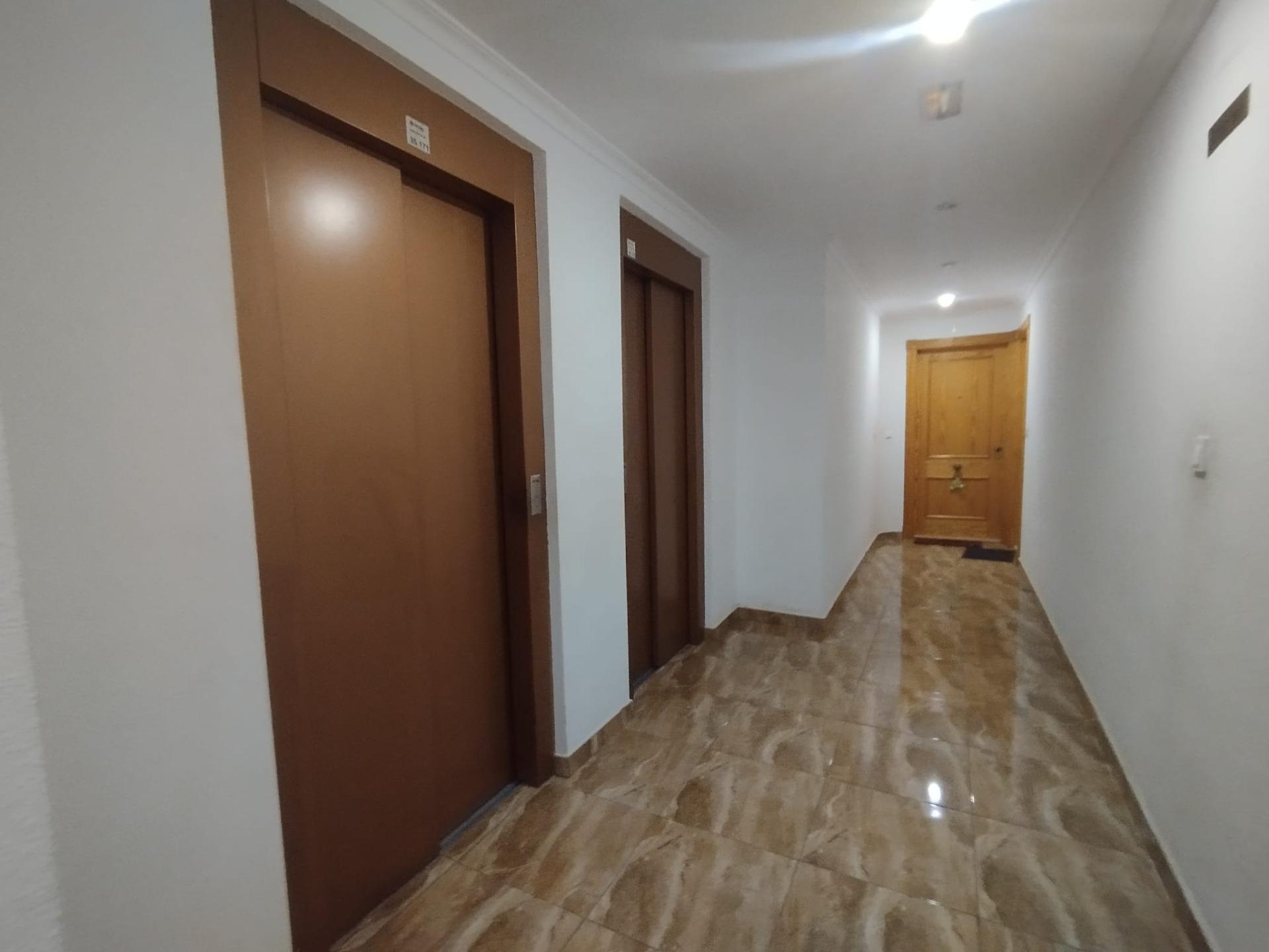 Luminoso apartamento reformado en el centro de Guardamar del - foto 21