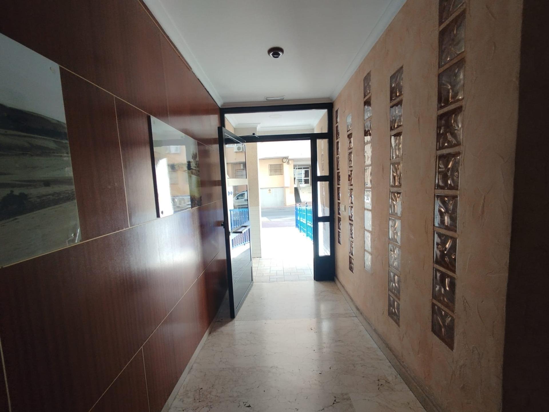 Luminoso apartamento reformado en el centro de Guardamar del - foto 22