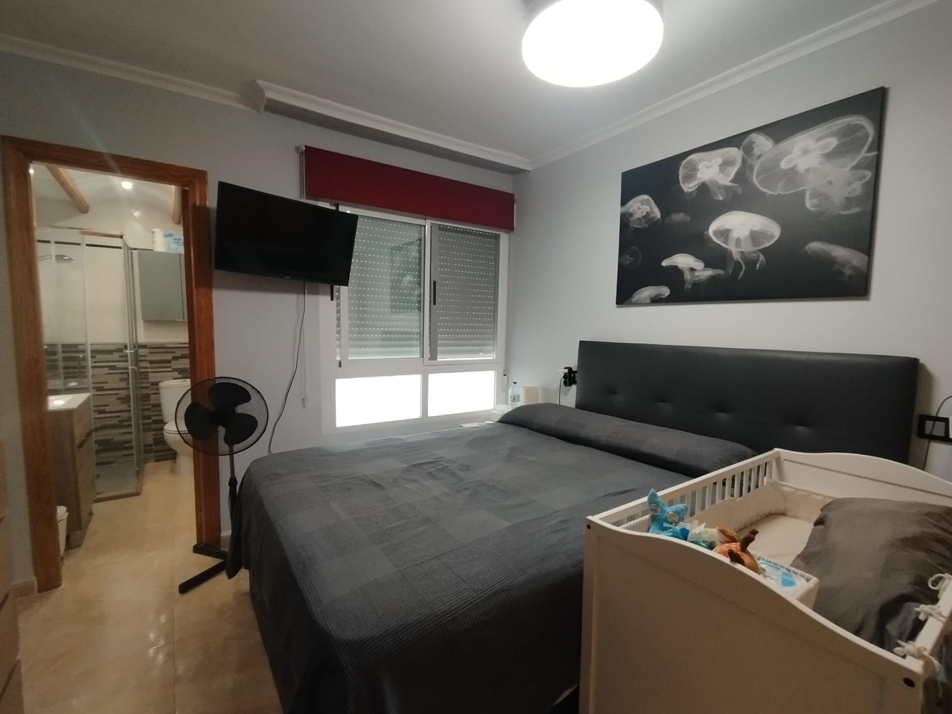 Luminoso apartamento reformado en el centro de Guardamar del - foto 9