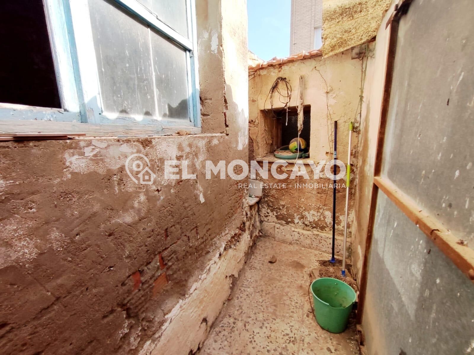 Fantástica casa de pueblo esquina en el centro de Los Montes - foto 11