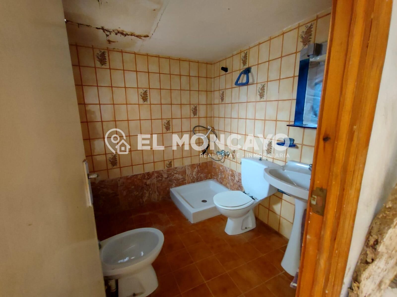 Fantástica casa de pueblo esquina en el centro de Los Montes - foto 12