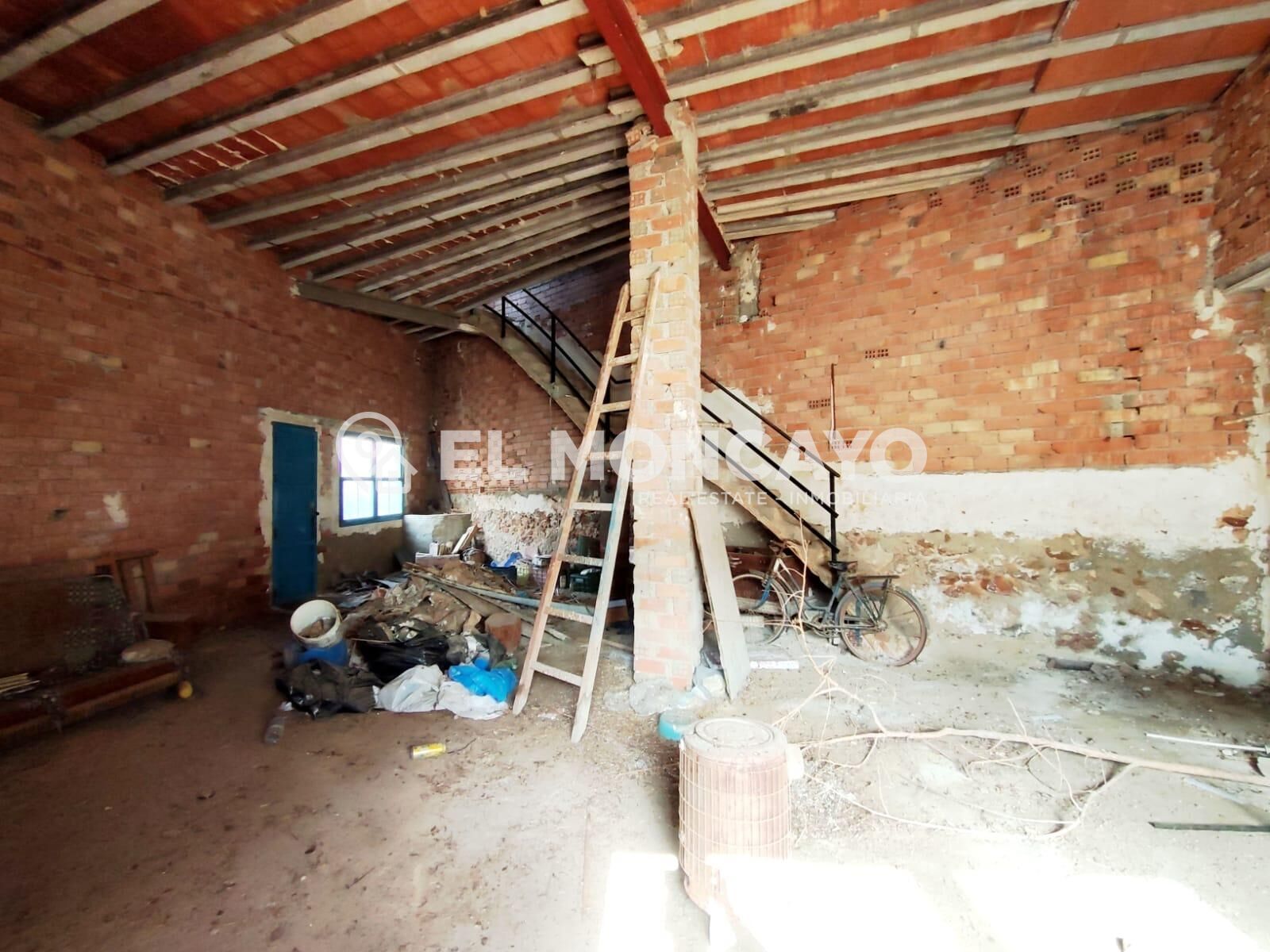 Fantástica casa de pueblo esquina en el centro de Los Montes - foto 13