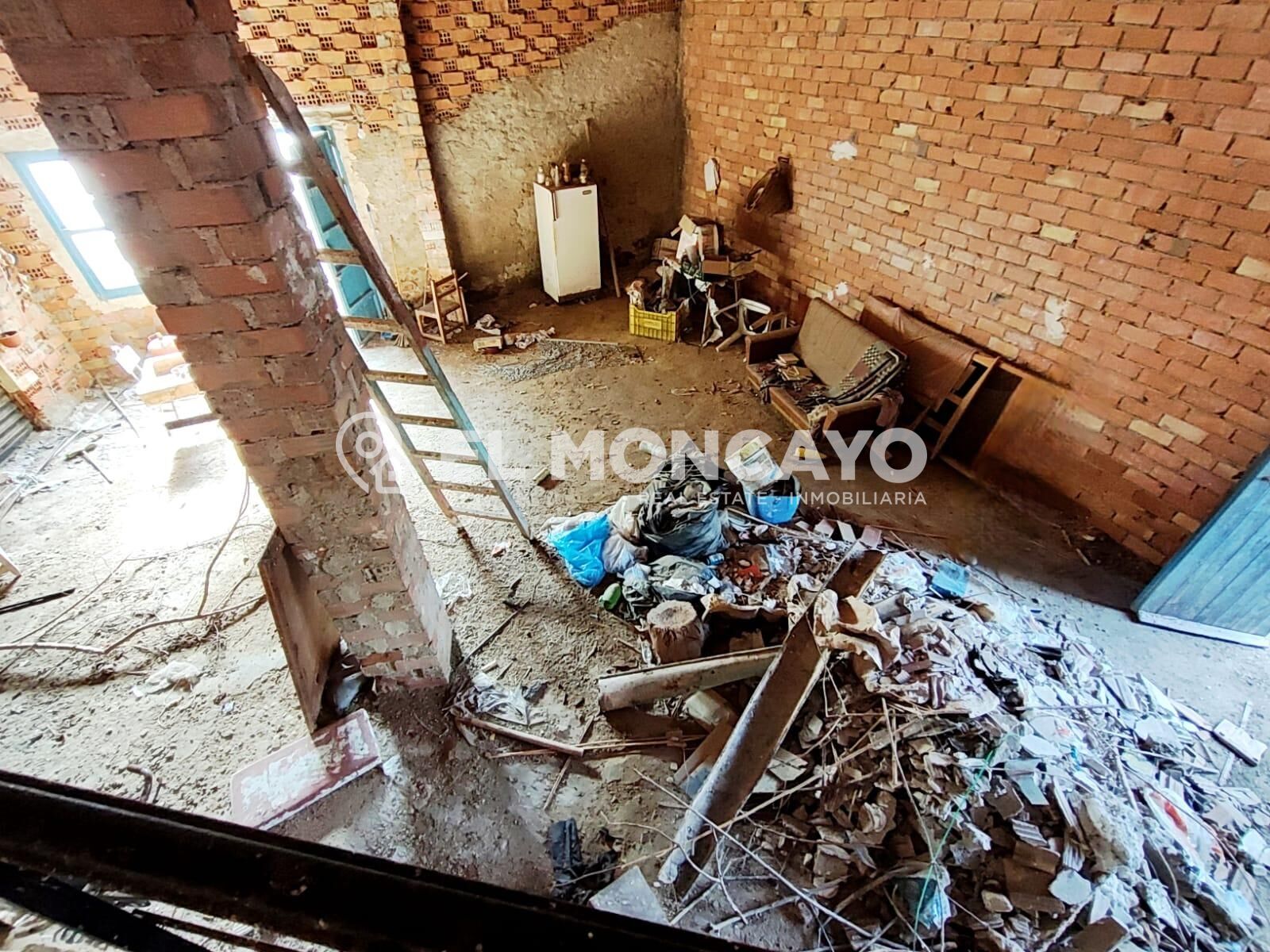 Fantástica casa de pueblo esquina en el centro de Los Montes - foto 16