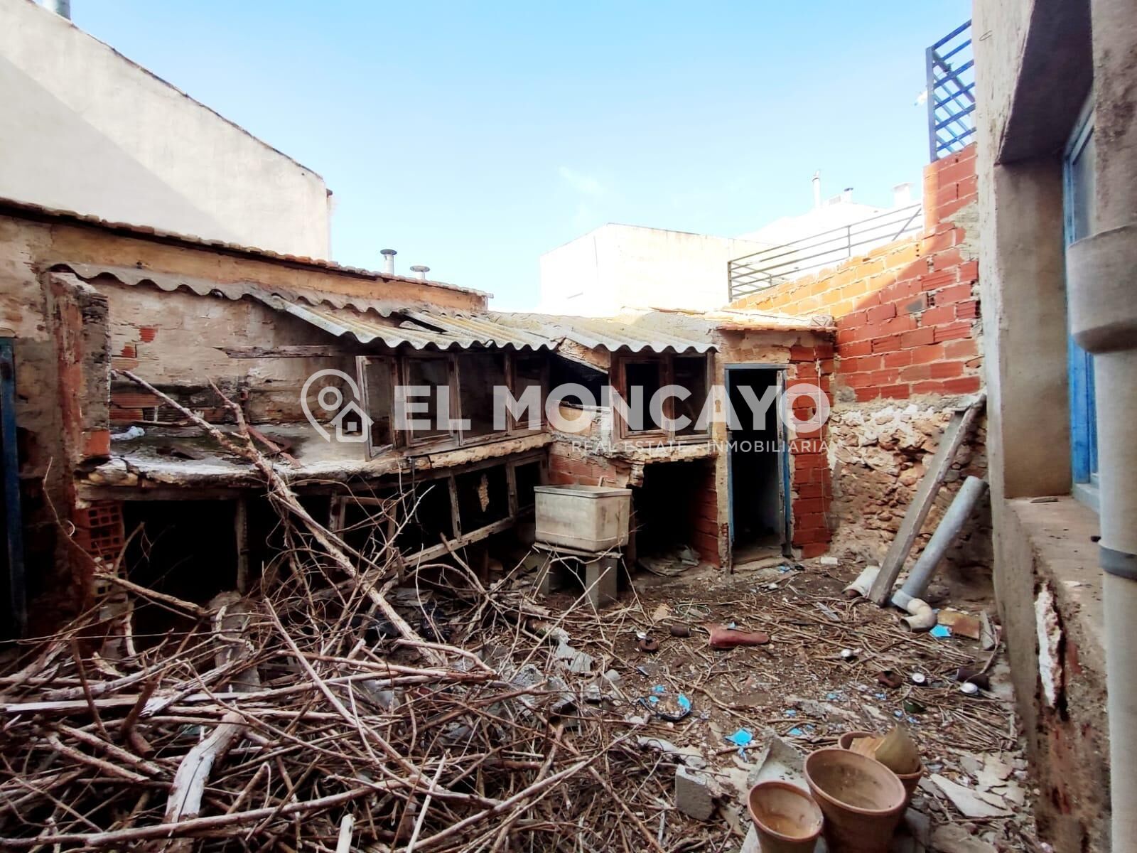 Fantástica casa de pueblo esquina en el centro de Los Montes - foto 17