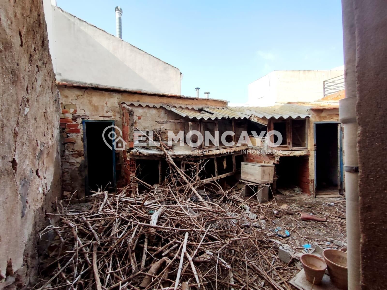 Fantástica casa de pueblo esquina en el centro de Los Montes - foto 18