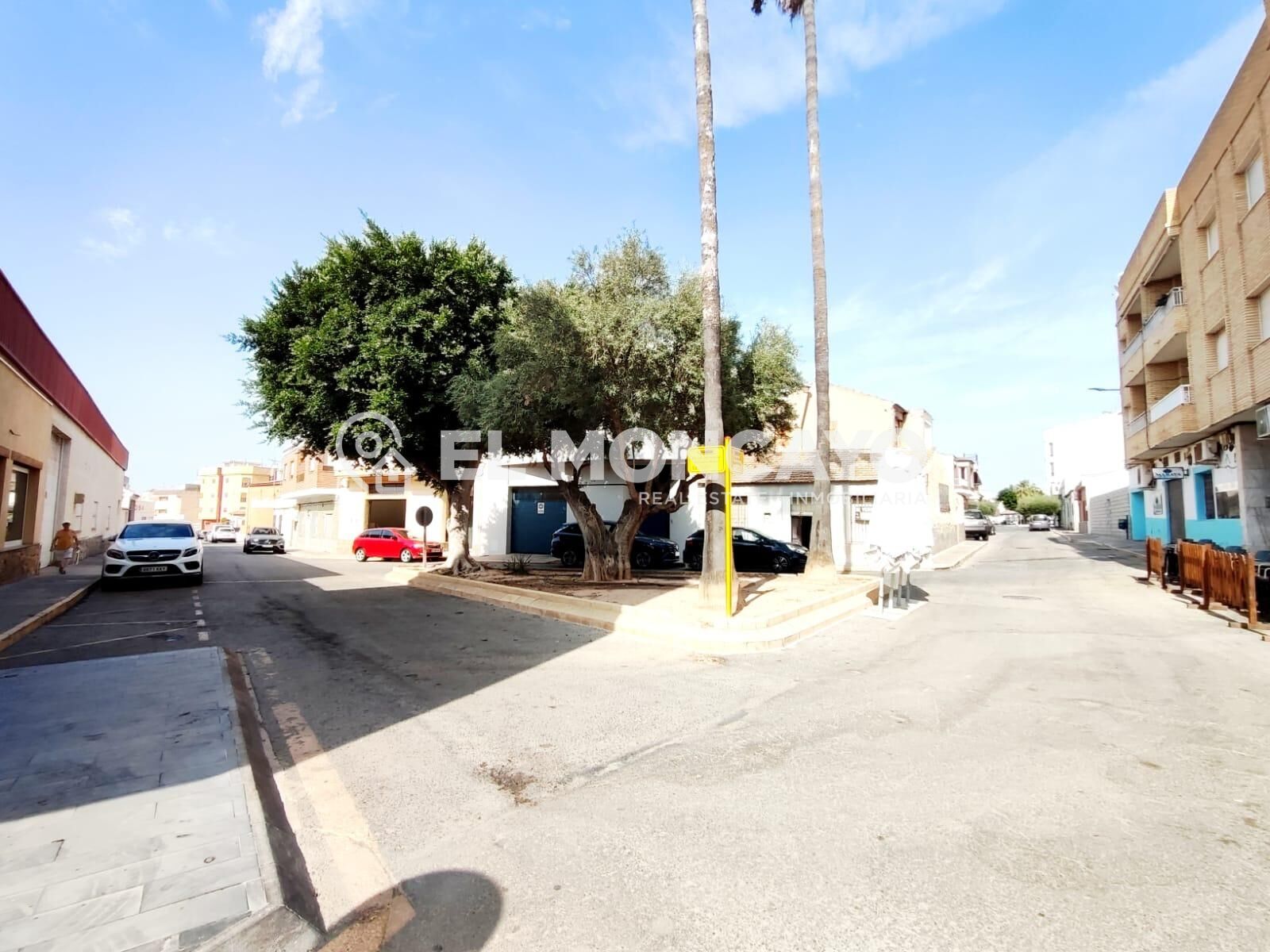 Fantástica casa de pueblo esquina en el centro de Los Montes - foto 24