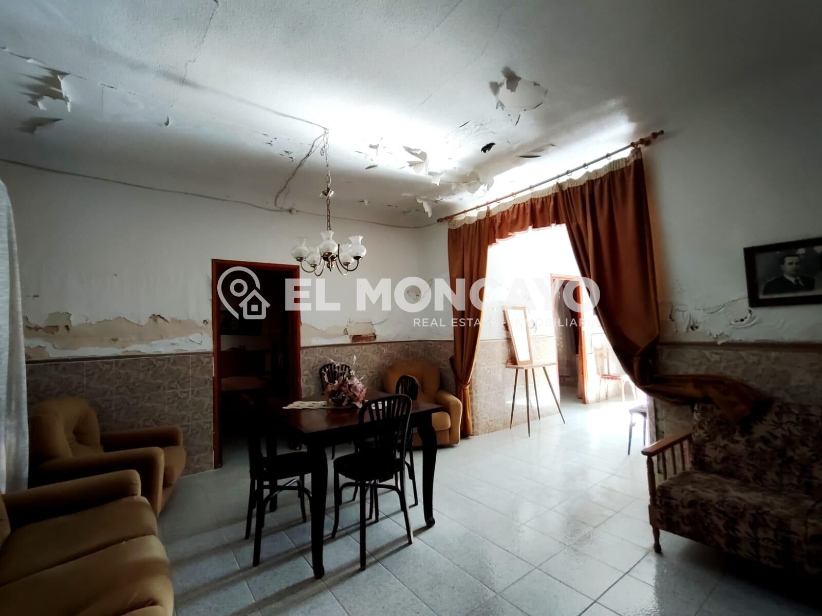 Fantástica casa de pueblo esquina en el centro de Los Montes - foto 4
