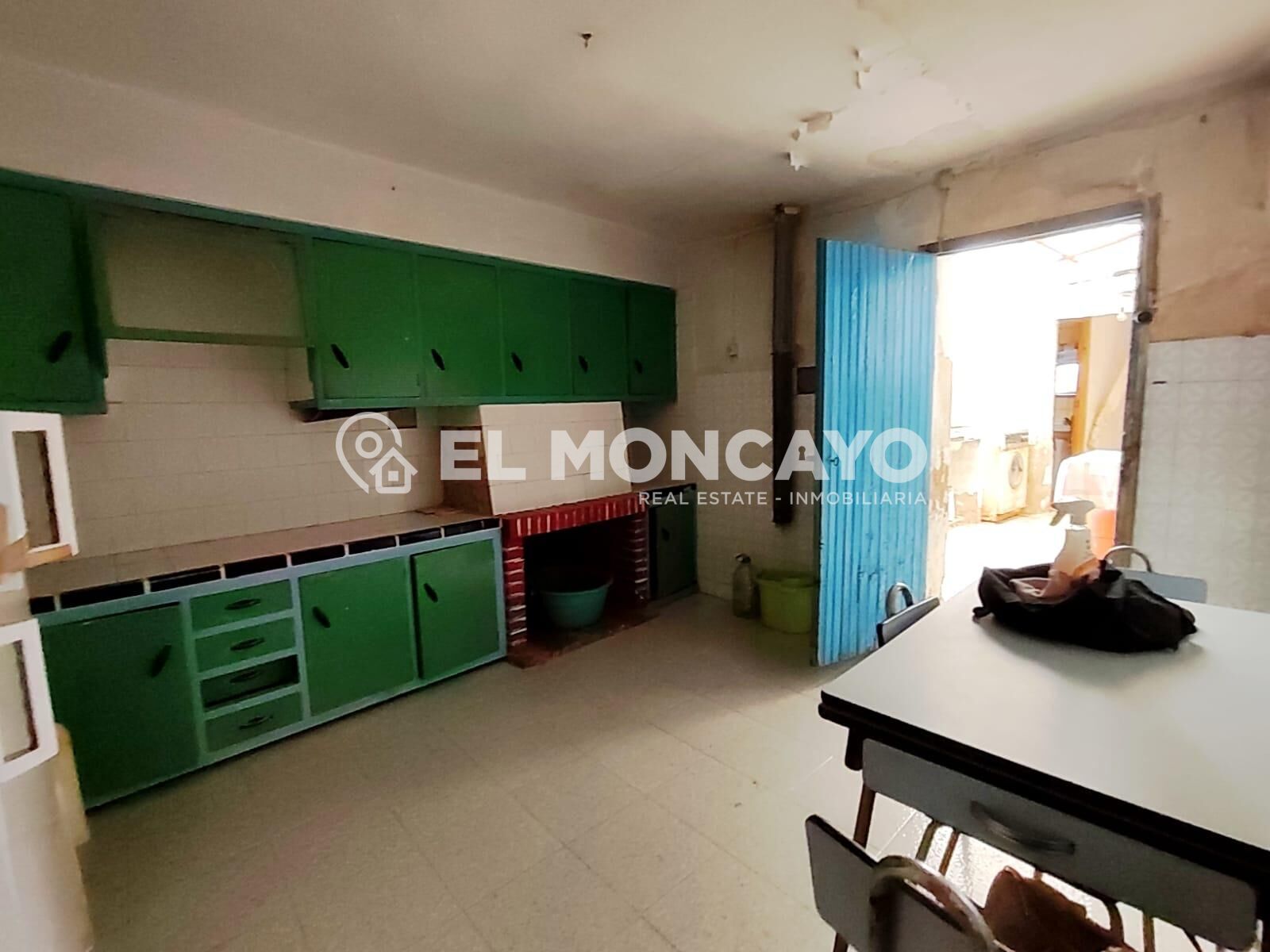 Fantástica casa de pueblo esquina en el centro de Los Montes - foto 5
