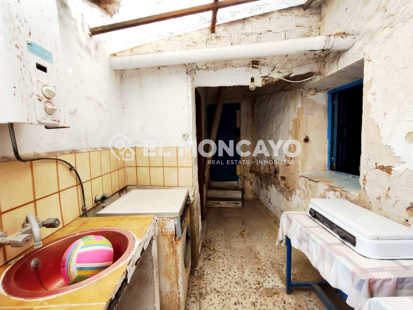 Fantástica casa de pueblo esquina en el centro de Los Montes - foto 10