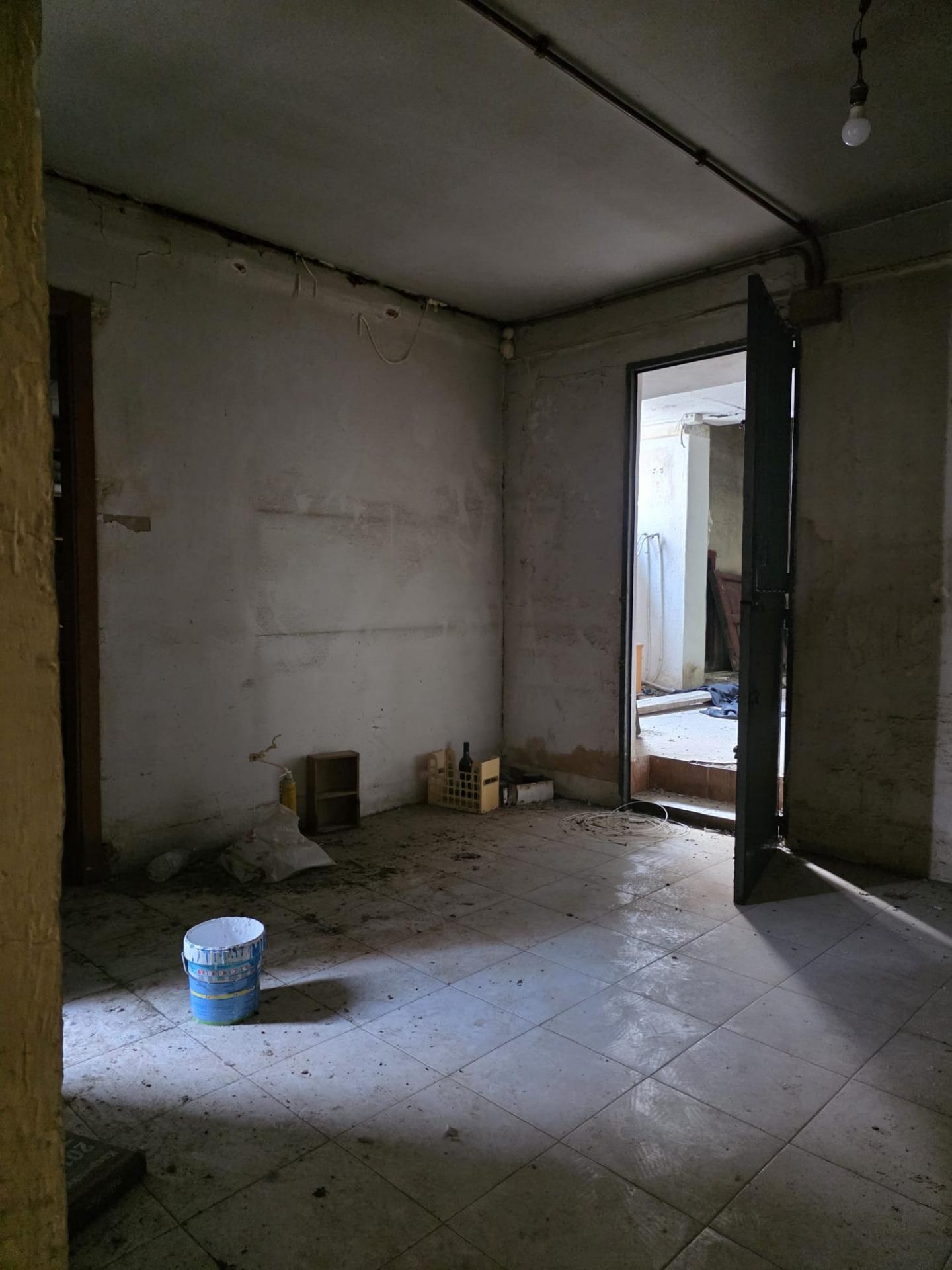 Local de 200 m2 y vivienda de 200 m2 en el corazón de Cúllar - foto 8