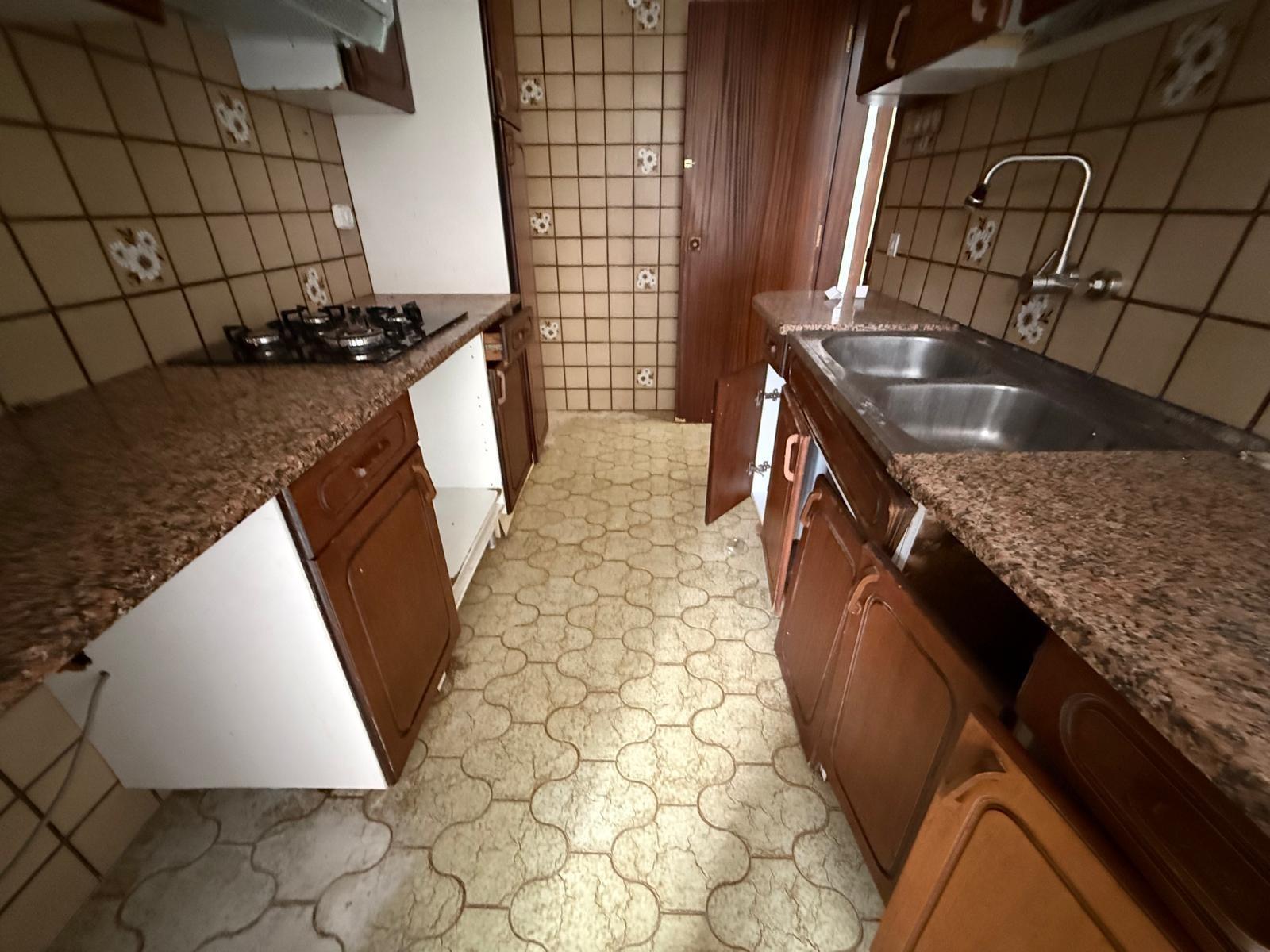 Chalet adosado de 3 dormitorios con garaje, terrazas y jardí - foto 2
