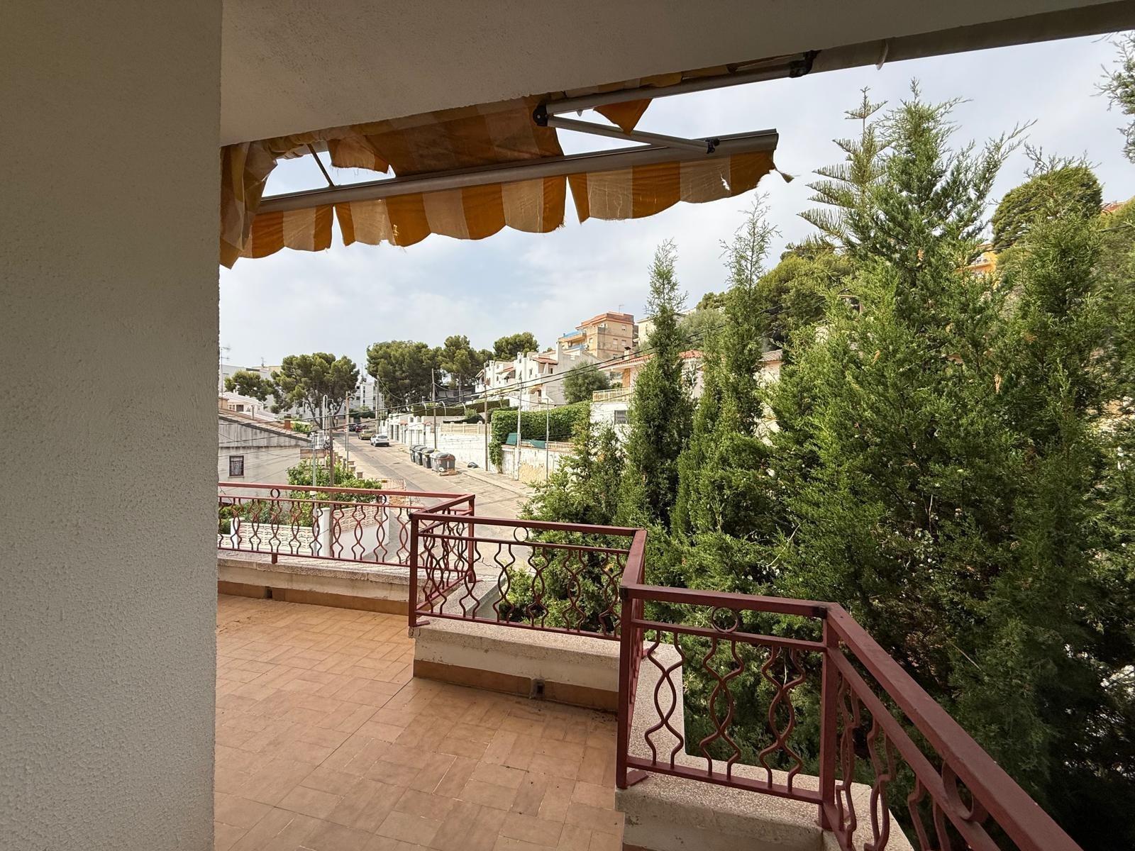Chalet adosado de 3 dormitorios con garaje, terrazas y jardí - foto 6