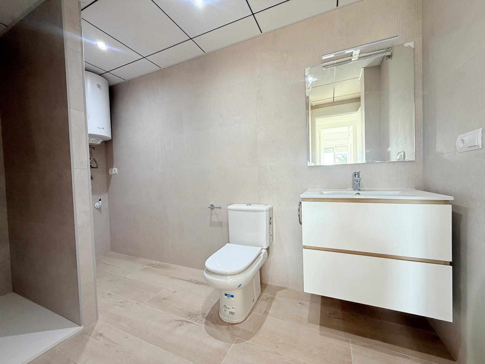 Acogedor apartamento de 58m2 en el centro de Deltebre - foto 3