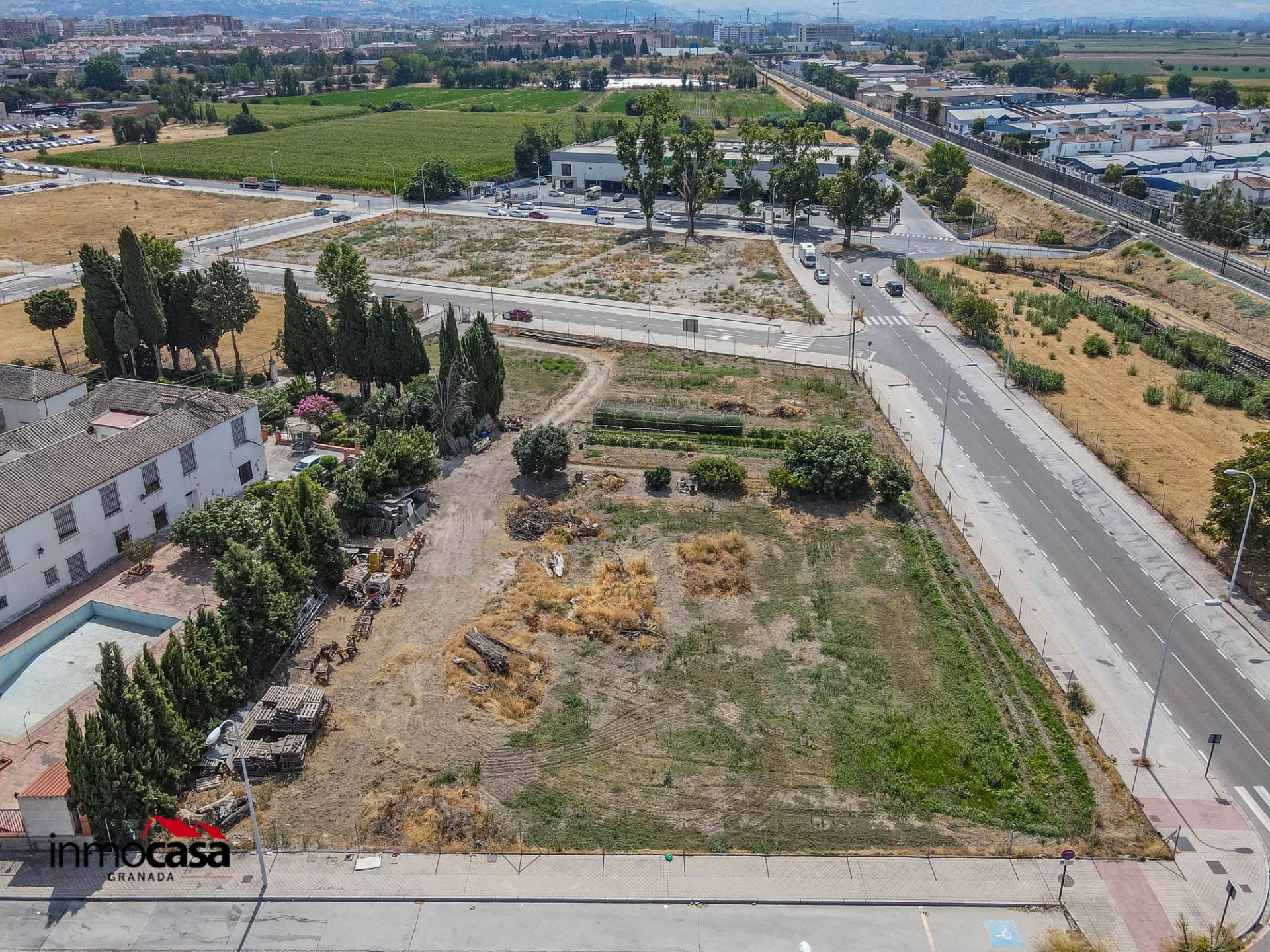 TERRENO INDUSTRIAL DE USO TERCIARIO. - foto 2