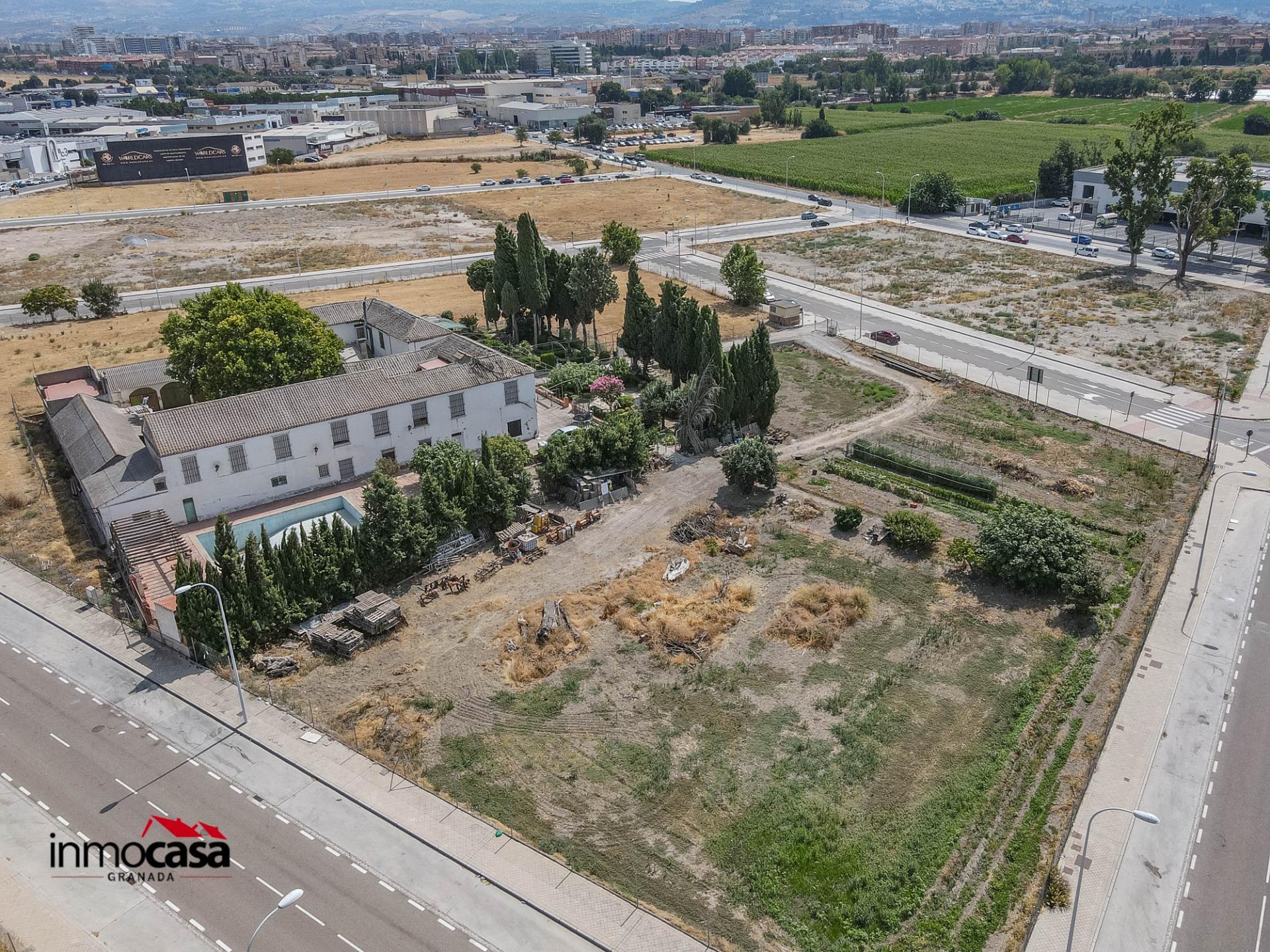 TERRENO INDUSTRIAL DE USO TERCIARIO. - foto 3