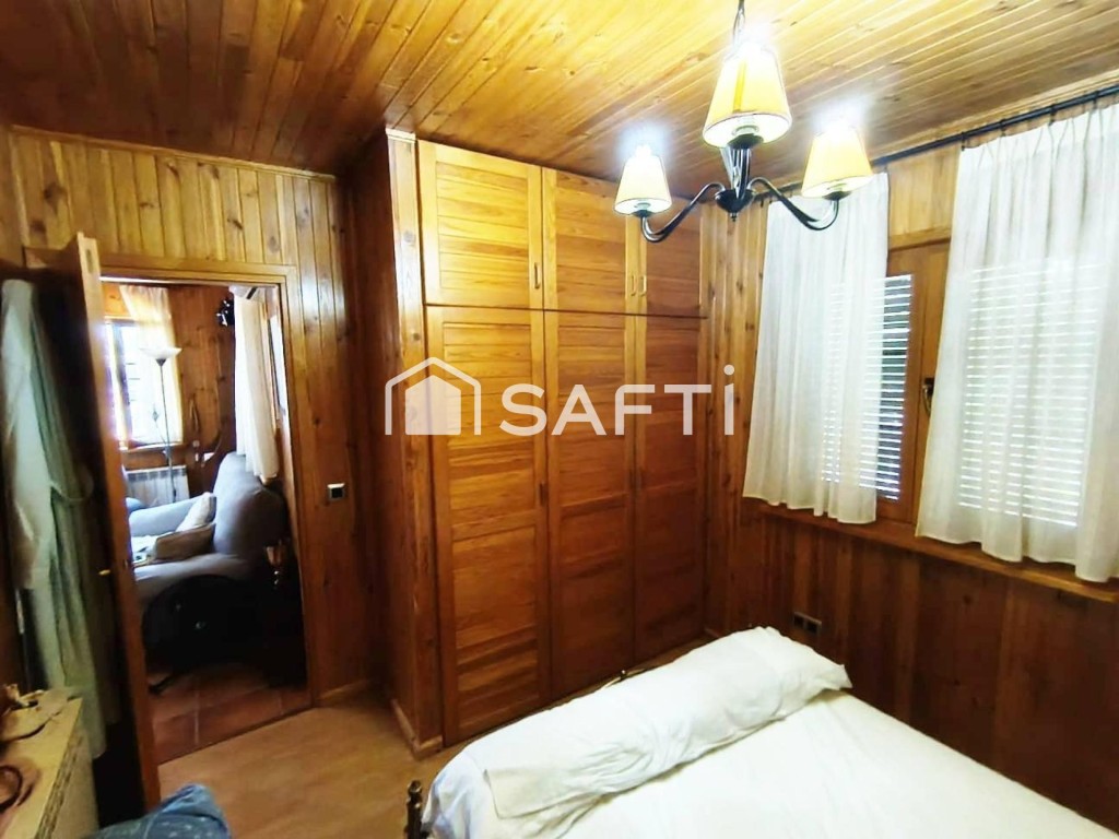 Chalet independiente con piscina privada y amplia parcela en - foto 12