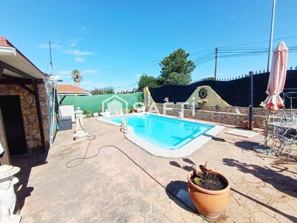 Chalet independiente con piscina privada y amplia parcela en - foto 18