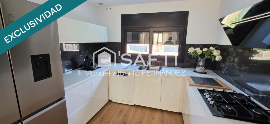 Chalet de obra nueva con diseño contemporáneo y amplios espa - foto 17