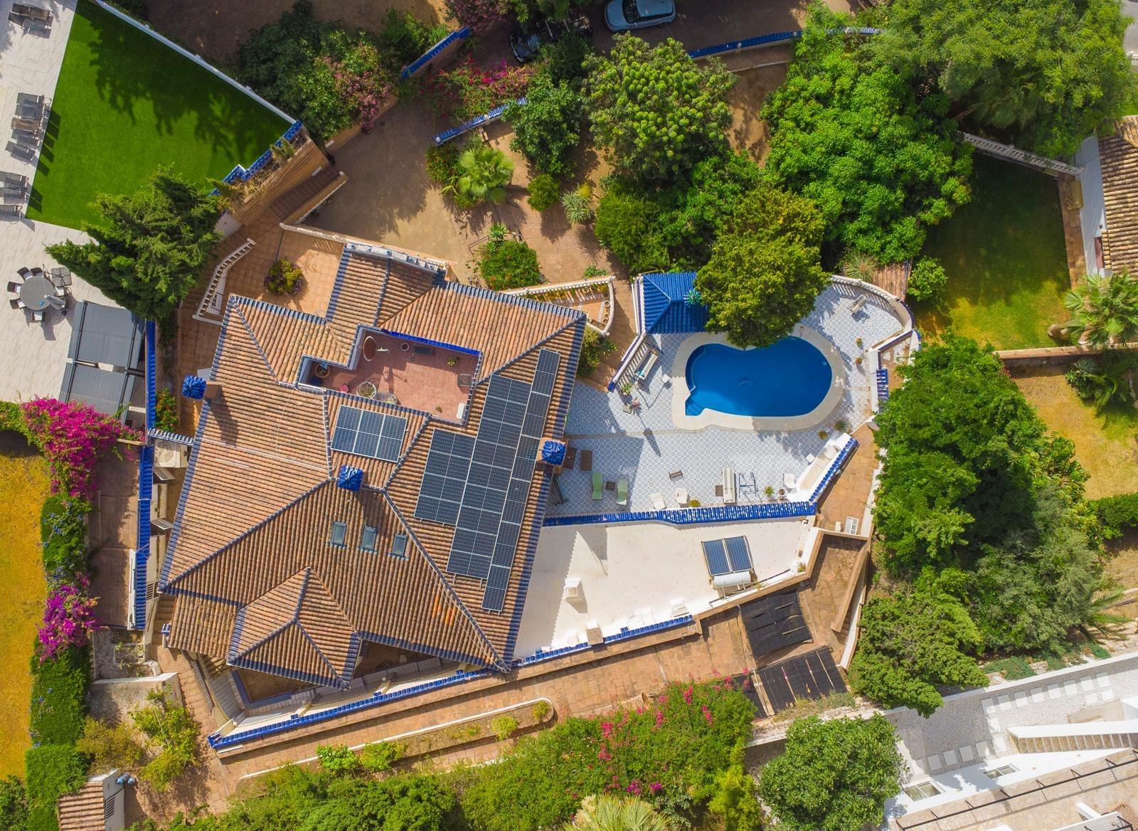 Exclusiva villa con vistas al mar, privacidad y amplios espa - foto 2