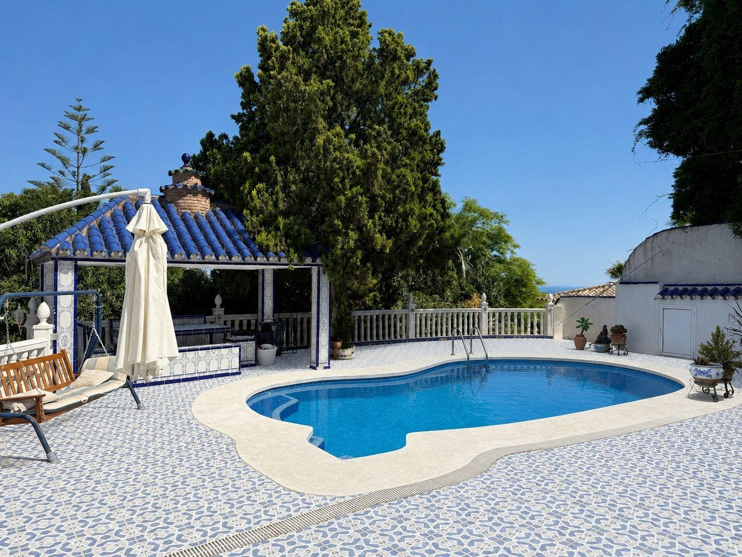 Exclusiva villa con vistas al mar, privacidad y amplios espa - foto 16