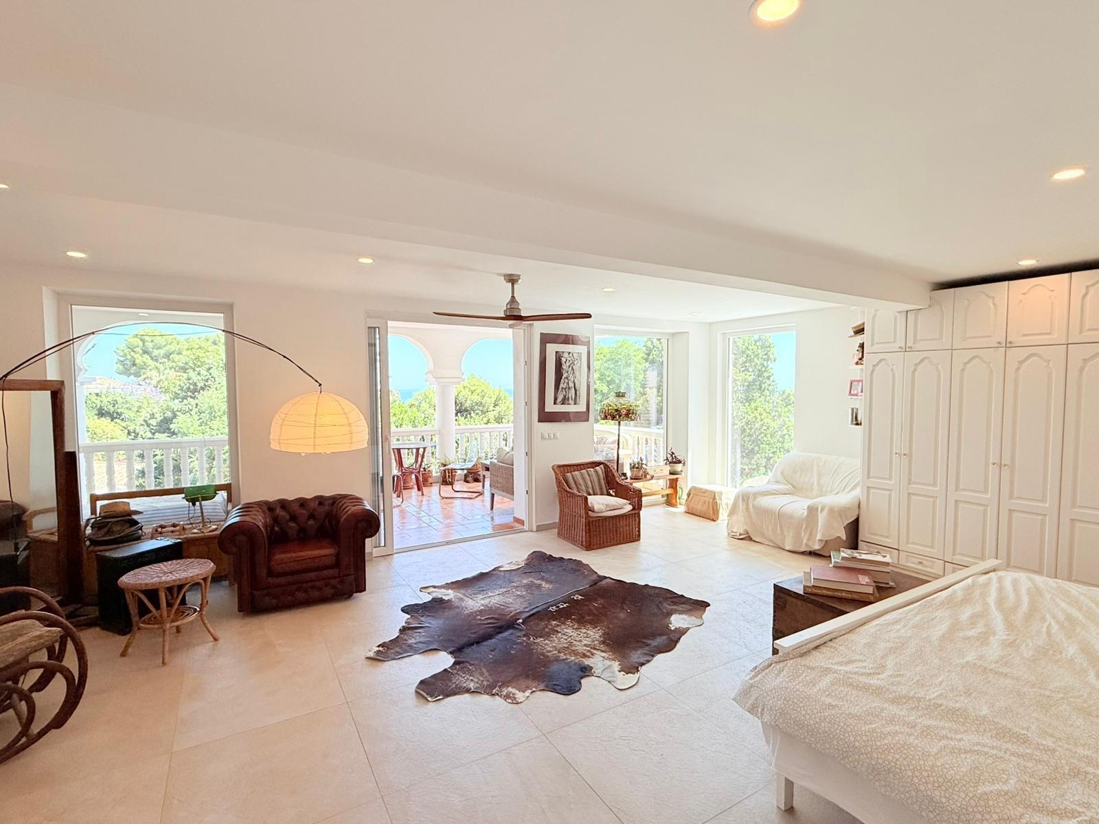 Exclusiva villa con vistas al mar, privacidad y amplios espa - foto 20