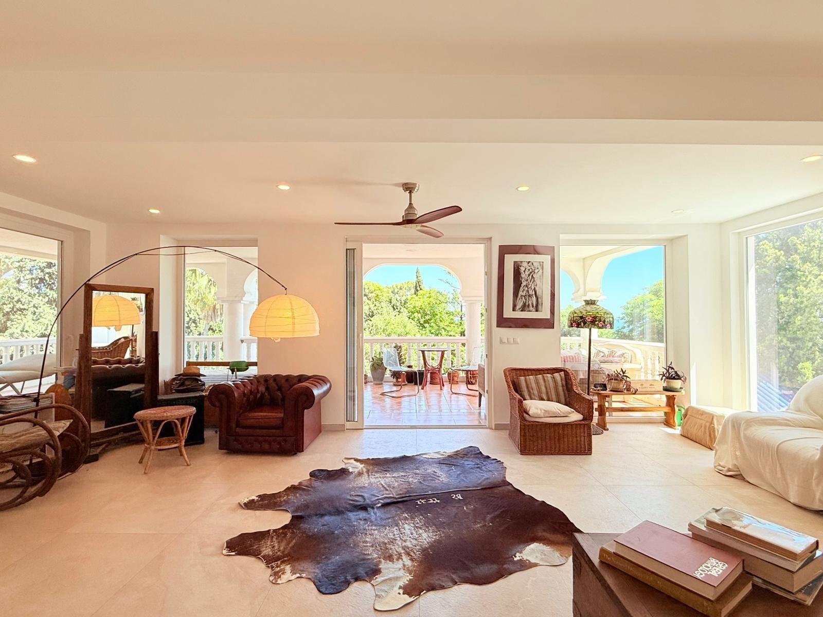 Exclusiva villa con vistas al mar, privacidad y amplios espa - foto 21